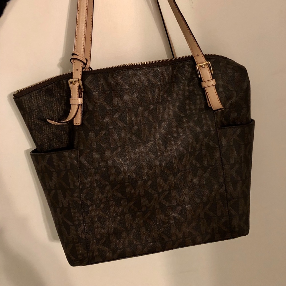 Authentic Michael Kors tote purse Good condition